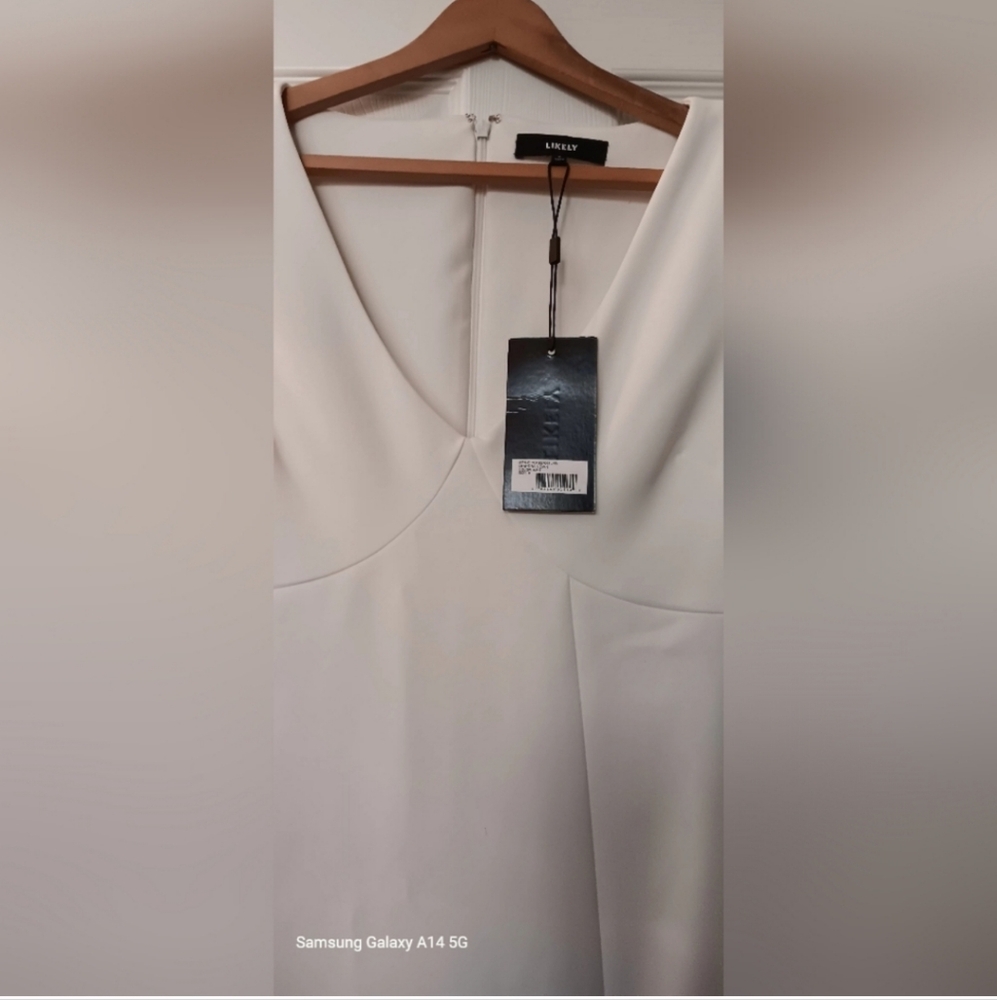 LIKELY -LEANDRA V-NECK LONG SLEEVE COLUMN GOWN W/THING-SLIT-NWT  SIZE 6 - Picture 5 of 5